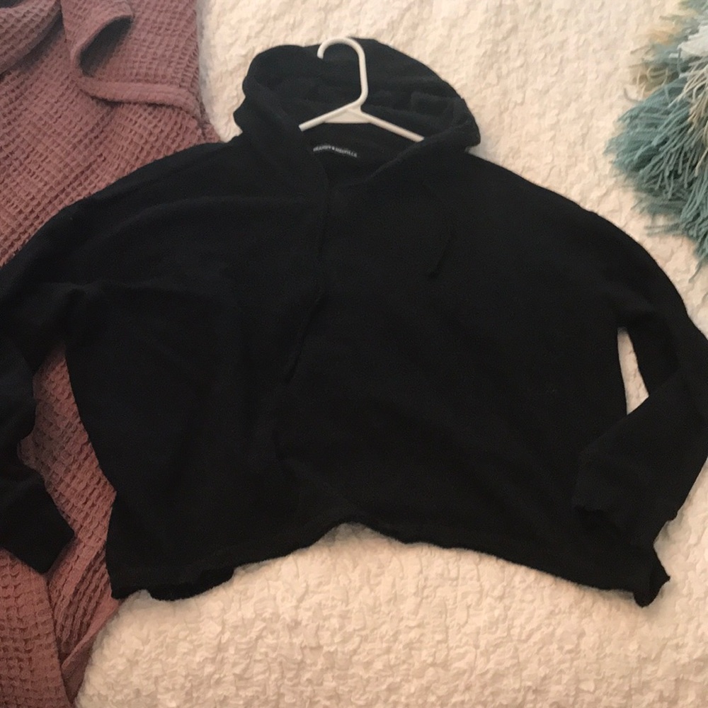 Brandy Melville cropped hoodie Pullover